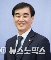 제11대 경기도의회 전반기 의장에 선출된 더불어민주당 염종현 의원(부천1)