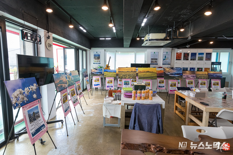 벨라비타(주)는 지난 10월14일 오전 울산 동구 상보빌딩 1층에 울산지사 겸 쇼룸을 개설 후 사업설명회 및 개업식을 가졌다. 화환 대신 아름다운 사진이나 고인의 생저 모습 등을 담은 작품화환으로 대체, 우울한 장소를 의미있고 유쾌한 장소로 바꾸는 탄소감축기업 벨라비타 제품이 전시돼 있다./사진=벨라비타(주)