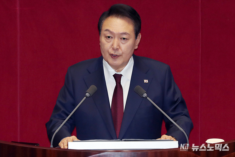 윤석열 대통령이 25일 국회 본회의장에서 2023년도 예산안 및 기금운용계획안 대통령 시정연설을 하고 있다. ⓒ사진공동취재