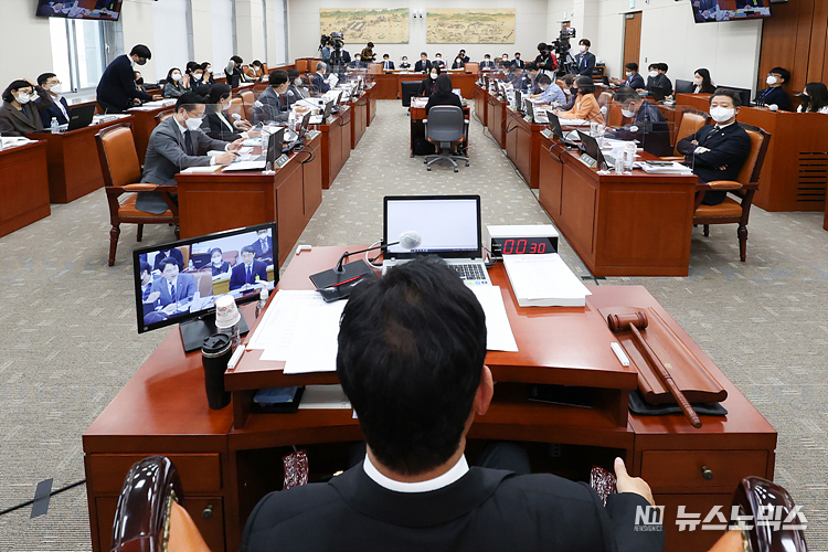 이주호 사회부총리 겸 교육부 장관 후보자가 28일 국회 교육위원회 전체회의실에서 열린 인사청문회에 출석해 의원들 질의에 답변하고 있다. ⓒ정의철 기자