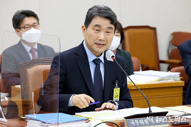 이주호 사회부총리 겸 교육부 장관 후보자가 28일 국회 교육위원회 전체회의실에서 열린 인사청문회에 출석해 의원들 질의에 답변하고 있다. ⓒ정의철 기자