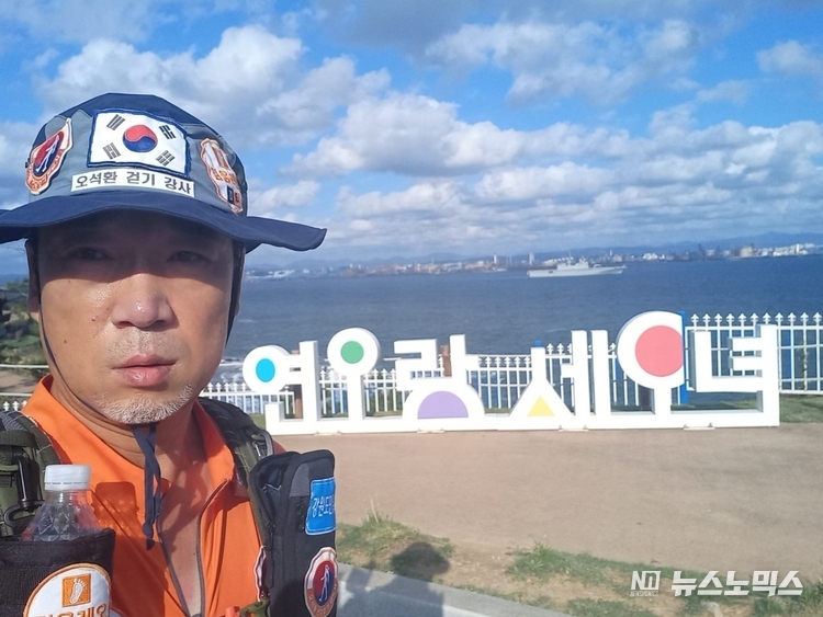 가위손 걷기박사인 오석환이 '연우랑 세오녀' 구간을 걷고 있다./사진=오석환