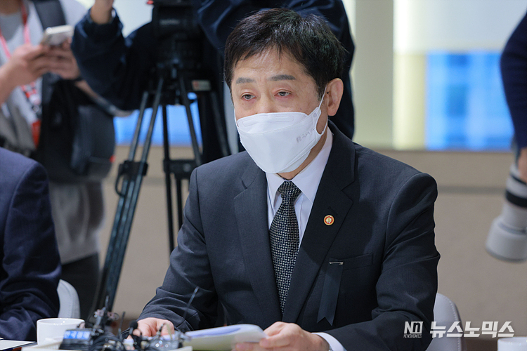 김주현 금융위원장이 1일 서울 중구 은행연합회에서 열린 5대 금융지주 회장들과의 간담회에 참석해 발언하고 있다. ⓒ정의철 기자