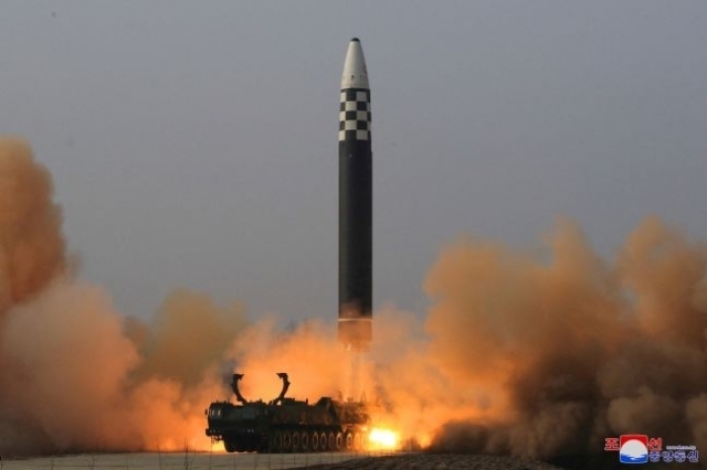 북한 대륙간탄도미사일(ICBM) '화성-17형' (사진=조선중앙TV 화면)