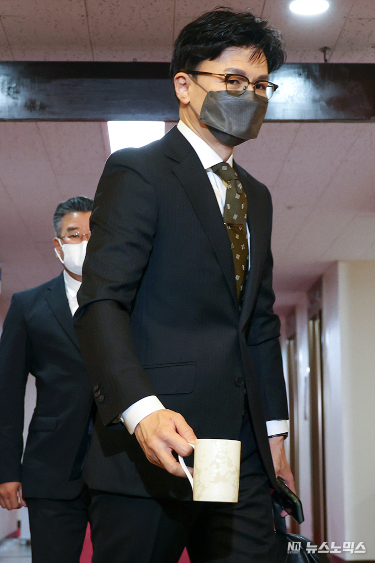 한동훈 법무부 장관이 14일 서울 종로구 정부서울청사에서 열린 국무회의에 참석하고 있다.. ⓒ정의철 기자