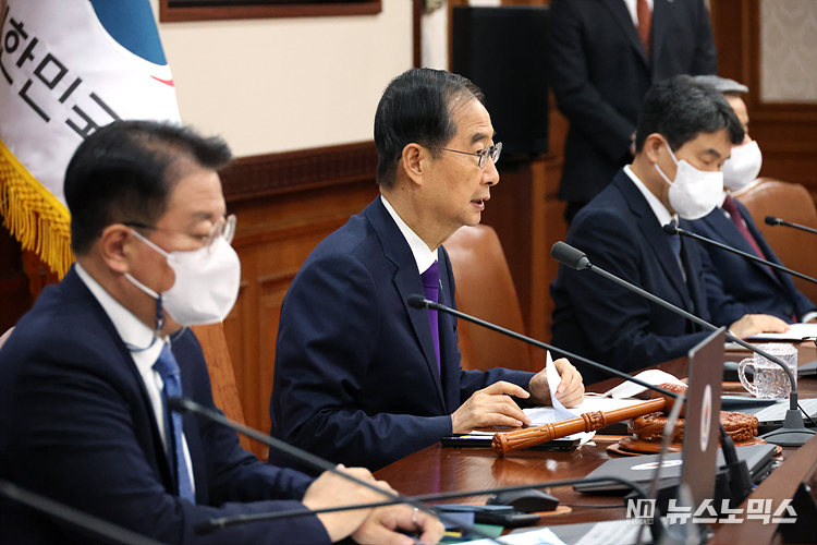 한덕수 국무총리가 14일 서울 종로구 정부서울청사에서 열린 국무회의를 주재하며 발언하고 있다. ⓒ정의철 기자