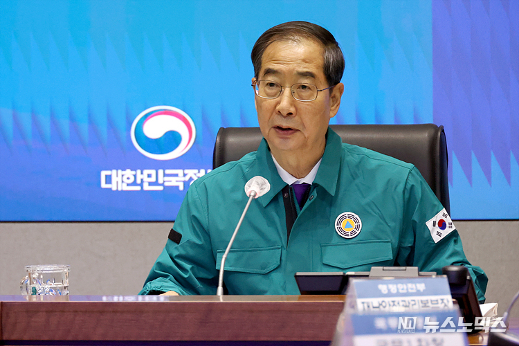 한덕수 국무총리가 14일 서울 종로구 정부서울청사에서 열린 이태원 사고 중앙재난안전대책본후 회의를 주재하며 발언하고 있다. ⓒ정의철 기자