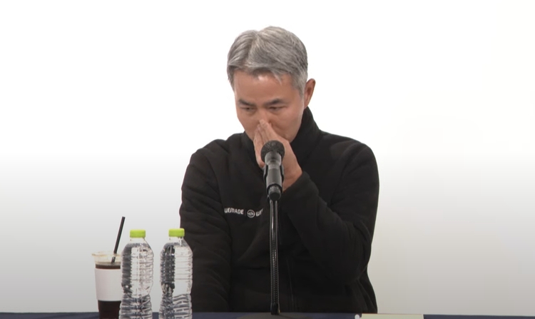 지난 25일 장현국 위메이드 대표가 위믹스 상장폐지 관련 미디어 간담회를 하다 울분하고 있다. 