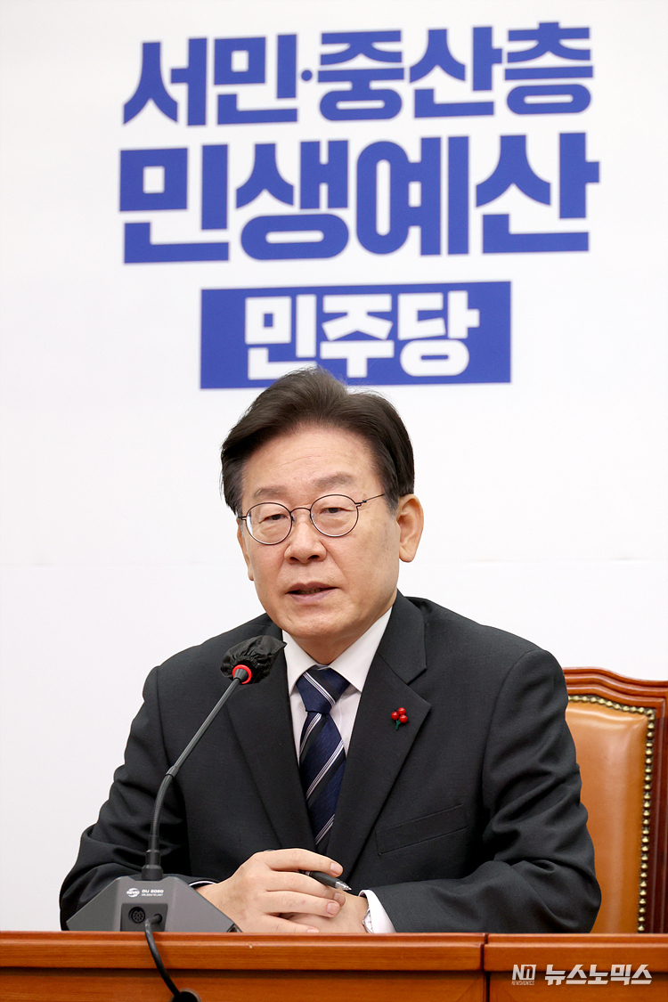 더불어민주당 이재명 대표가 15일 서울 여의도 국회에서 내년도 예산안과 관련해 국회의장 중재안 수용 기자회견을 하고 있다. ⓒ정의철 기자