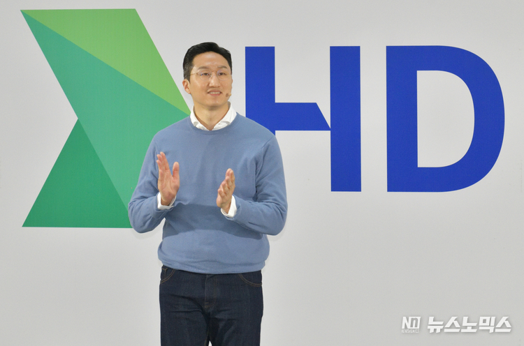 HD현대 정기선 사장은 지난 26일 경기도 판교의 글로벌R&D센터(GRC)에서 개최한 'HD현대 50주년 비전 선포식'에서 새 기업문화의 필요성을 강조하고 있다./사진=HD현대