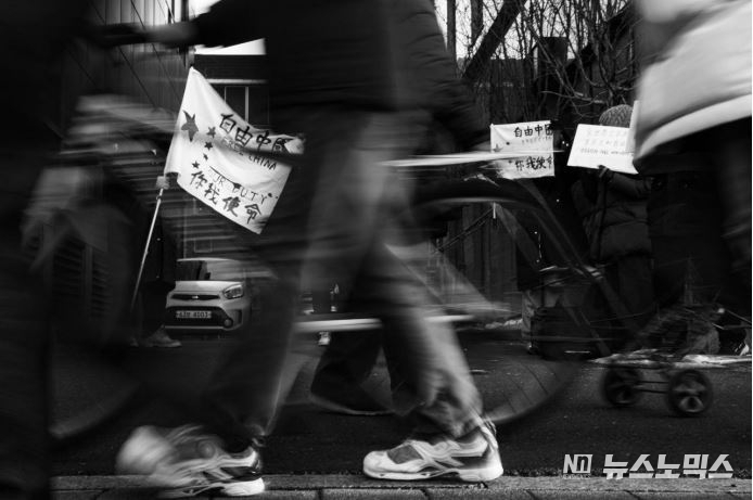Pictures from documentary photographer: aosldk2002