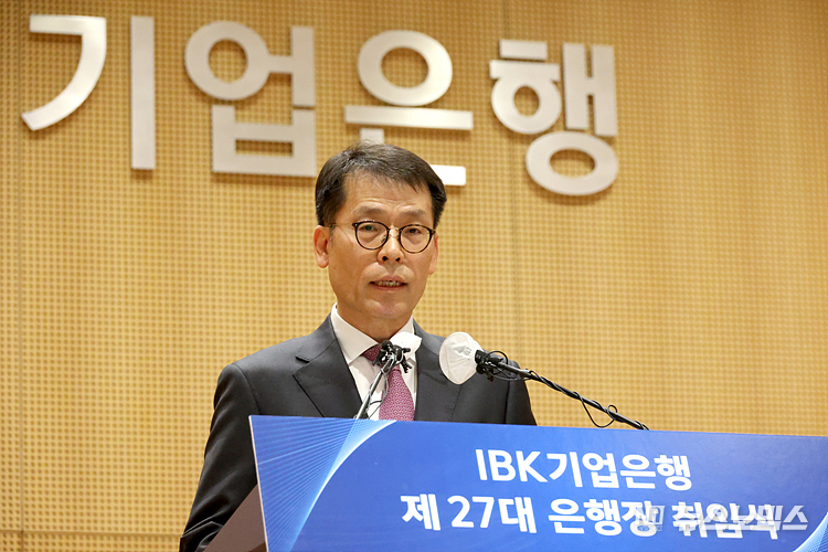 김성태 신임 IBK 기업은행장이 3일 서울 중구 기업은행 본점에서 열린 취임식에서 취임사를 하고 있다. ⓒ정의철 기자
