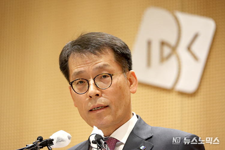 김성태 신임 IBK 기업은행장이 3일 서울 중구 기업은행 본점에서 열린 취임식에서 취임사를 하고 있다. ⓒ정의철 기자