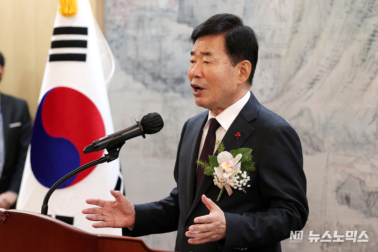 김진표 국회의장은 지난해 7월, 국회 후반기 의장에 선출될 당시 수락연설에서 "21대 국회 임기 안에 개헌을 이뤄낼 수 있도록 심혈을 기울이겠다”고 강조한 바 있다(사진=국회의장비서실)