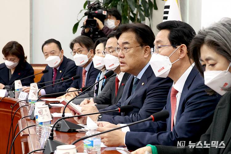 국민의힘 정진석 비상대책위원장이 12일 서울 여의도 국회에서 열린 비상대책위원회의에 참석해 발언하고 있다. ⓒ정의철 기자