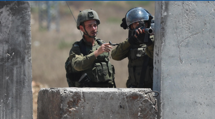 <strong>Isael forces kills Palestinian man while he was standing ongthe roof of his house </strong>