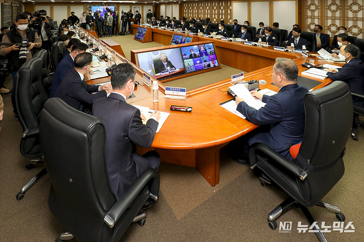 추경호 경제부총리겸 기획재정부 장관과 이상민 행정안전부장관 주재로 13일 서울 종로구 정부서울청사에서 2023년 중앙-지방 현안 합동회의가 열리고 있다. ⓒ정의철 기자
