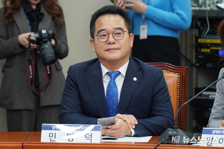 '화천대유 핵심엔 SK그룹 의혹'을 제기하며 관련 5가지 근거를 제시한 더불어민주당 민병덕(사진=민병덕 의원실)