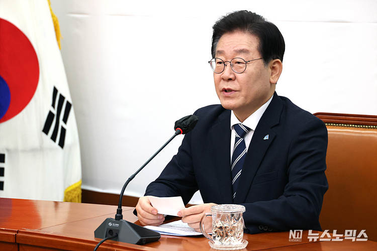 이재명 더불어민주당 대표가 23일 서울 여의도 국회 당대표실에서 검찰의 '위례·대장동 특혜개발 의혹과 성남FC 후원금 의혹' 구속영창 청구와 관련해 기자간담회를 하고 있다. ⓒ정의철 기자