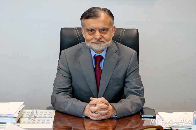 H.E. Nabeel Munir, an Ambassador of Islamic Republic of Pakistan to the Ruplic of South Korea, Gangnam-gu Seoul is inverviewing with Newsnomics. /Reported by JUNG UI-CHEL
