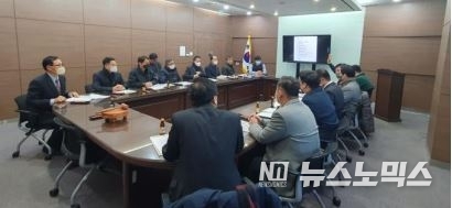 지난 1월18일 화성상공회의소 회의실에서 ㈜팬직 김계철 설립 준비위원장과 화성상공회의소 박성권 회장 등을 주축이 돼 발기인 대회가 열리고 있다./사진=화성민간연구개발회의