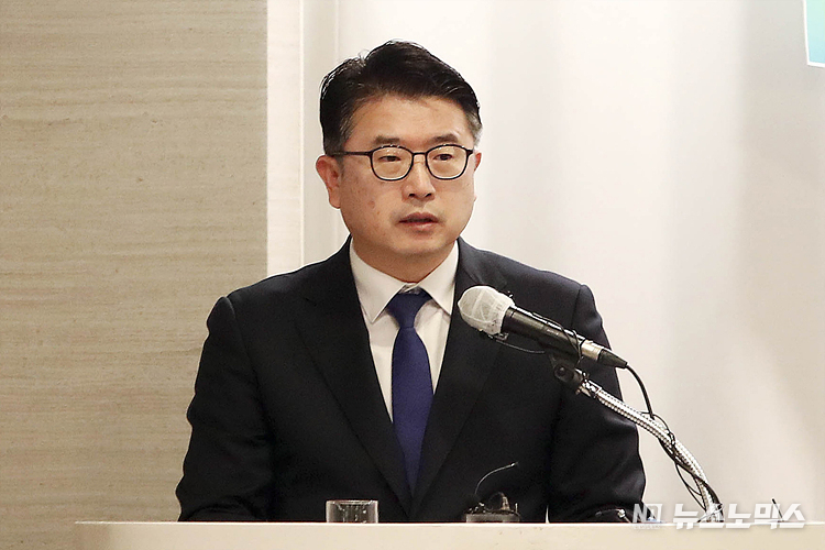 최근 드라마 '더글로리'의 흥행과 국가수사본부장에 임명됐던 정순신 변호사가 자녀의 학폭 논란으로 사의를 표명하며 사회 전반에 학교폭력 문제에 대한 관심이 집중된 가운데 장상윤 교육부 차관이 10일 서울 중구 로얄호텔에서 열린 '학교폭력 대응 패러다임 변화 방향' 세미나에서 개회사를 하고 있다. ⓒ정의철 기자