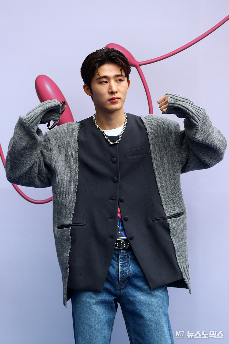 15일 서울 동대문구 DDP패션몰에서 시작된 '2023 F/W 서울패션위크(2023 SEOUL FASHION WEEK)'에서 가수 비아이가 입장하고 있다. ⓒ정의철 기자