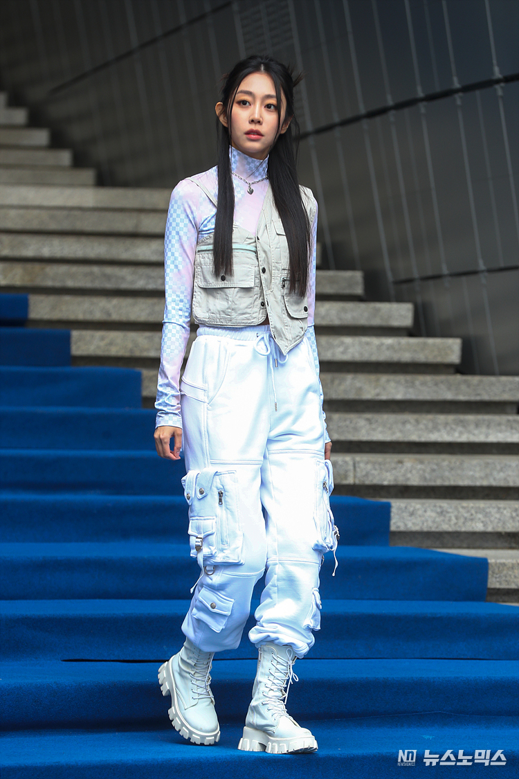 15일 서울 동대문구 DDP패션몰에서 시작된 '2023 F/W 서울패션위크(2023 SEOUL FASHION WEEK)'에서 걸그룹 러블리즈의 서지수가 입장하고 있다. ⓒ정의철 기자