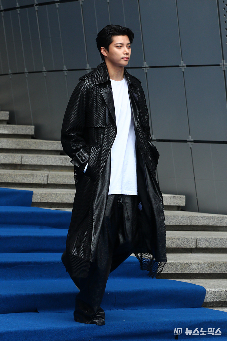 15일 서울 동대문구 DDP패션몰에서 시작된 '2023 F/W 서울패션위크(2023 SEOUL FASHION WEEK)'에서 배우 오승윤이 입장하고 있다. ⓒ정의철 기자