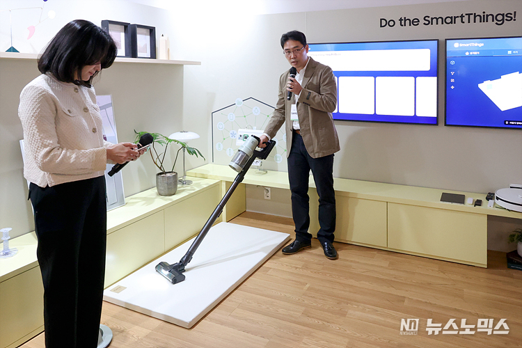 삼성전자가 21일 서울 중구 커뮤니티하우스 마실에서 에너지 절감과 스마트한 인공지능(AI)으로 친환경 라이프 스타일을 위한 2023년형 비스포크(BESPOKE) 가전제품 라인업을 공개하는 미디어데이 행사를 하고 있다. ⓒ정의철 기자