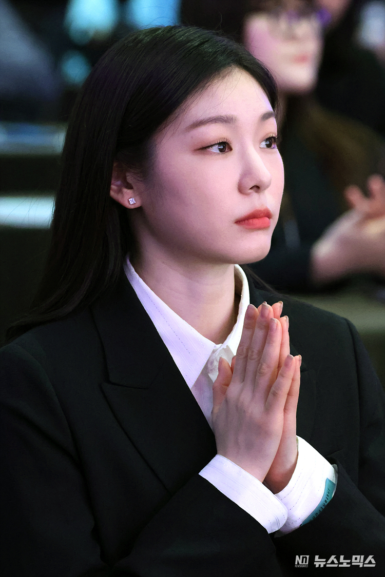 24일 서울 송파구 올린픽파크텔에서 열린 2024 강원 동계청소년올림픽 홍보대사 및 문화행사 감독·자문단 위촉식에 홍보대사 김연아가 참석하고 있다. ⓒ정의철 기자