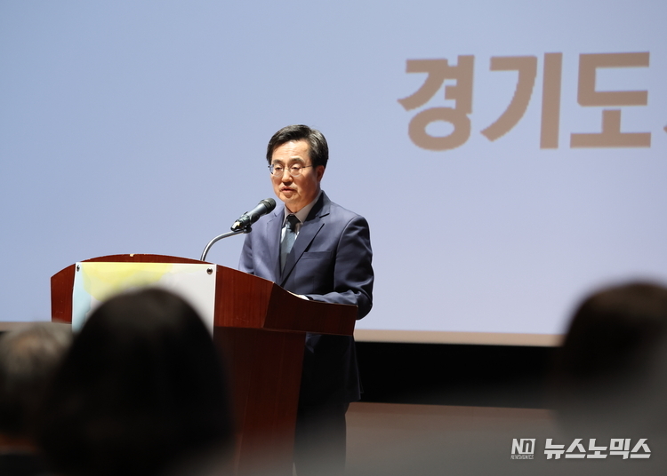 27일 오후 한국거래소 컨퍼런스홀에서 열린 4.27 판문점선언 5주년 기념 학술회의에서 김동연 경기도지사가 환영사를 하고 있다./사진=경기도