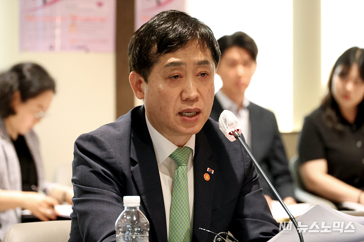 김주현 금융위원장이 12일 서울 중구 은행연합회관에서 열린 힘찬미래 높은도약 '청년도약 계좌 협약식 및 간담회'에 참석해 발언하고 있다. ⓒ정의철 기자