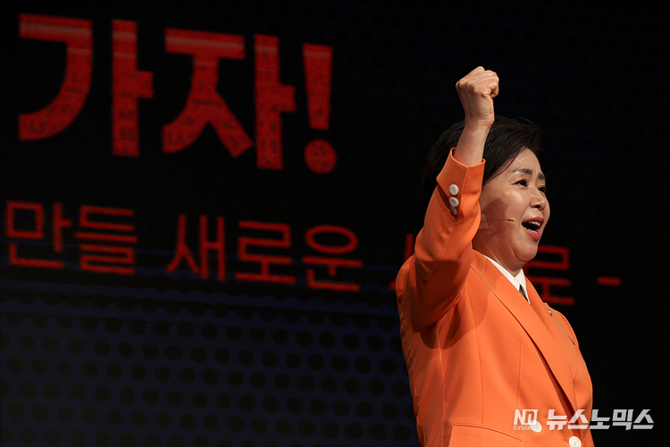 양향자 한국의희망 창당준비위원장이 26일 서울 여의도 중소기업중앙회에서 열린 창당 발기인 대회에서 당의 운영 시스템과 비전을 설명하고 있다. ⓒ정의철 기자