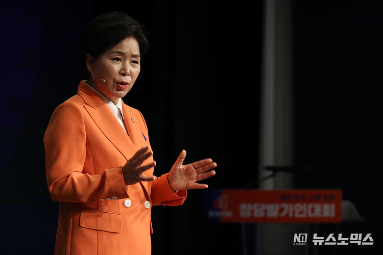 양향자 한국의희망 창당준비위원장이 26일 서울 여의도 중소기업중앙회에서 열린 창당 발기인 대회에서 당의 운영 시스템과 비전을 설명하고 있다. ⓒ정의철 기자