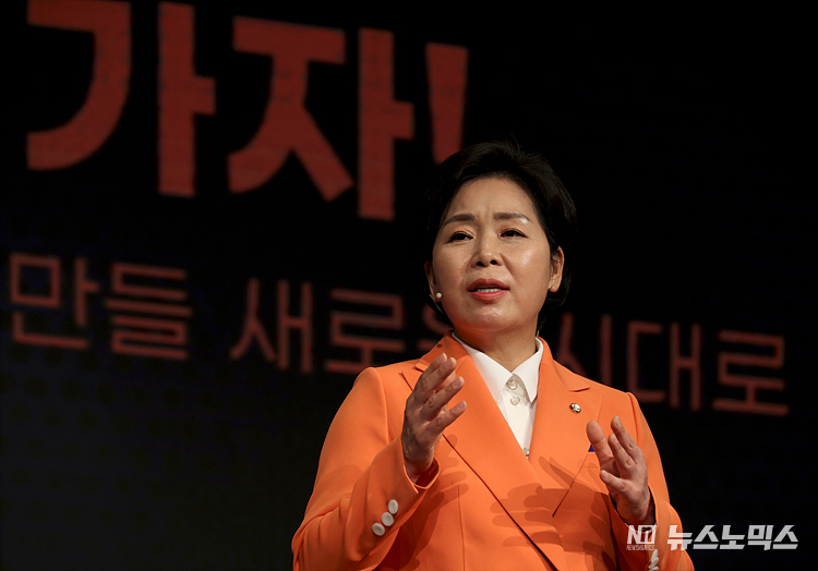 양향자 한국의희망 창당준비위원장이 26일 서울 여의도 중소기업중앙회에서 열린 창당 발기인 대회에서 당의 운영 시스템과 비전을 설명하고 있다. ⓒ정의철 기자