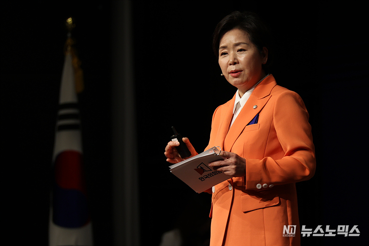 양향자 한국의희망 창당준비위원장이 26일 서울 여의도 중소기업중앙회에서 열린 창당 발기인 대회에서 당의 운영 시스템과 비전을 설명하고 있다. ⓒ정의철 기자