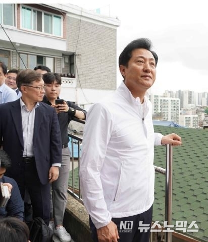 5일 오전 창신숭인지역 신속통합기획 재개발 후보지 현장을 찾은 오세훈 시장/사진=서울시