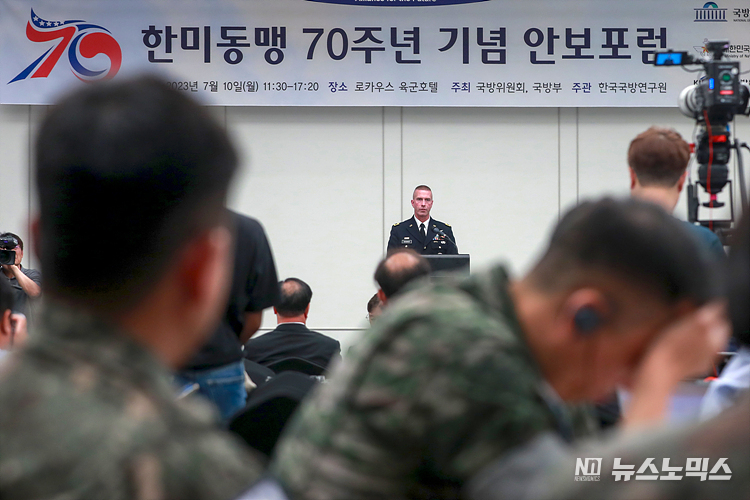 존 웨이드너 주한미군 사령부 참모장이 10일 오후 서울 용산구 로카우스 호텔에서 진행된 한미동맹 70주년 기념 안보포럼에 참석해 축사를 하고 있다. ⓒ사진공동취재단