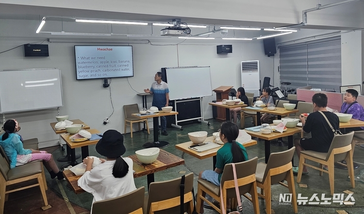 함께하는 사랑밭 인천문화센터에서 진행된 영어쿠킹클래스 모습