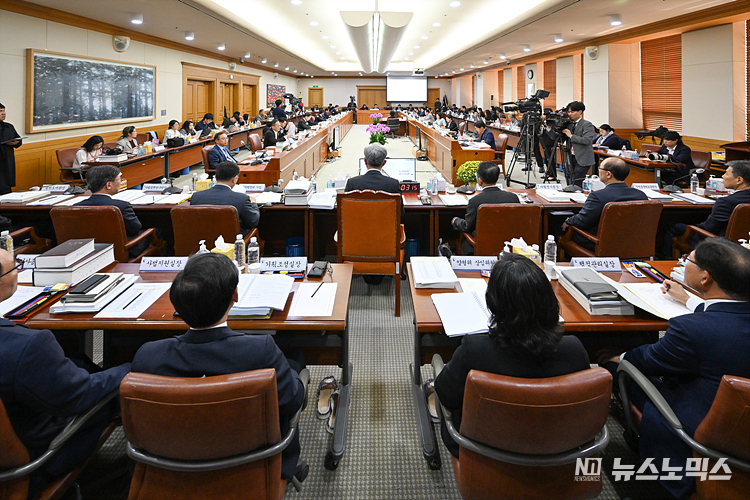 10일 서울 서초구 서초동 대법원에서 국회 법제사법위원회 대법원 및 법원행정처 등 산하기관에 대한 국정감사가 진행되고 있다. ⓒ사진공동취재단