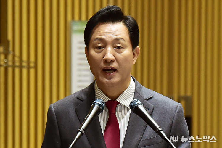오세훈 서울시장이 23일 서울시청에서 열린 서울시청에 대한 국회 국토교통위원회 국정감사에서 업무보고를 하고 있다. ⓒ정의철 기자