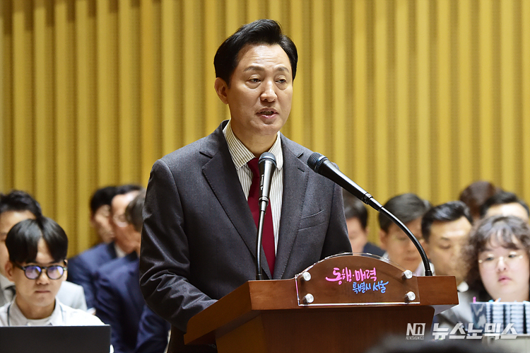 오세훈 서울시장이 23일 서울시청에서 열린 서울시청에 대한 국회 국토교통위원회 국정감사에서 업무보고를 하고 있다. ⓒ정의철 기자