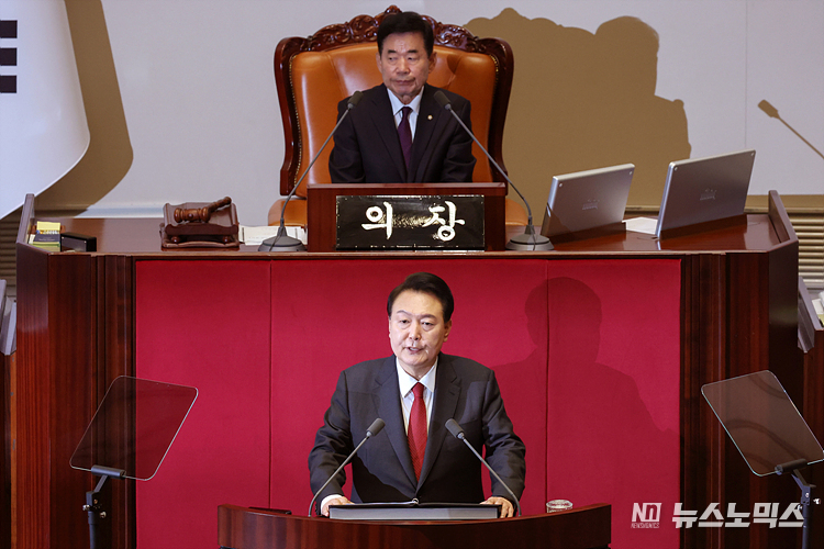 윤석열 대통령이 31일 서울 국회 본회의장에서 2024년도 예산안 및 기금운용계획안 시정 연설을 하고 있다. ⓒ정의철 기자