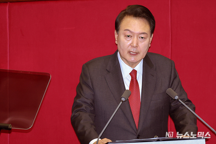 윤석열 대통령이 31일 서울 국회 본회의장에서 2024년도 예산안 및 기금운용계획안 시정 연설을 하고 있다. ⓒ정의철 기자