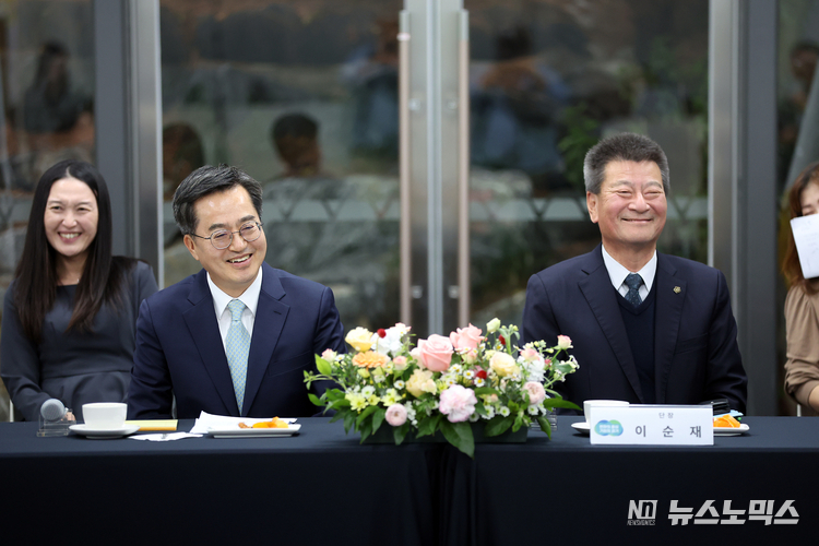16일 오후 도담소에서 열린 재일민단 가나가와현 지방본부 대표단 차담회에서 김동연 경기도지사가 인사말을 하고 있다.