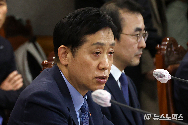 김주현 금융위원장이 20일 서울 중구 은행연합회관에서 열린 금융지주회장단 간담회에 참석해 발언하고 있다. ⓒ정의철 기자