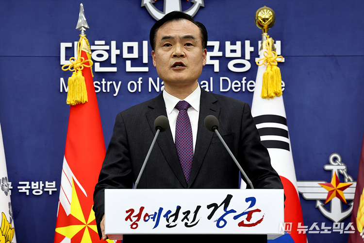 허태근 국방부 정책실장이 22일 서울 용산구 국방부에서 열린 ‘9.19군사합의 일부 효력정지 관련 국방부 조치사항’에 대한 브리핑을 하고 있다. ⓒ사진공동취재단
