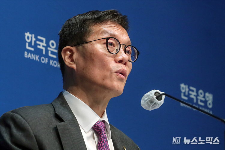 이창용 한국은행 총재가 30일 서울 중구 한국은행에서 열린 통화정책방향 기자간담회에서 발언을 하고 있다. ⓒ사진공동취재단