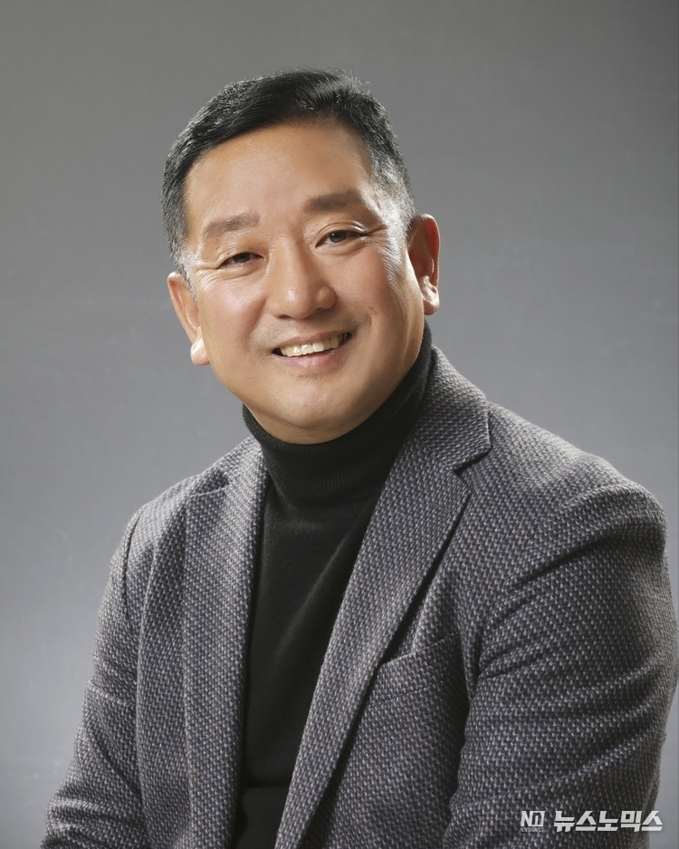 사단법인 국군위문예술단 단장 이윤복